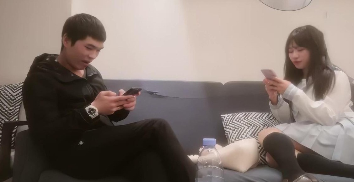 小东头探花回归约了个JK装萌妹子啪啪，特写口交穿上开档黑丝翘屁股猛操}