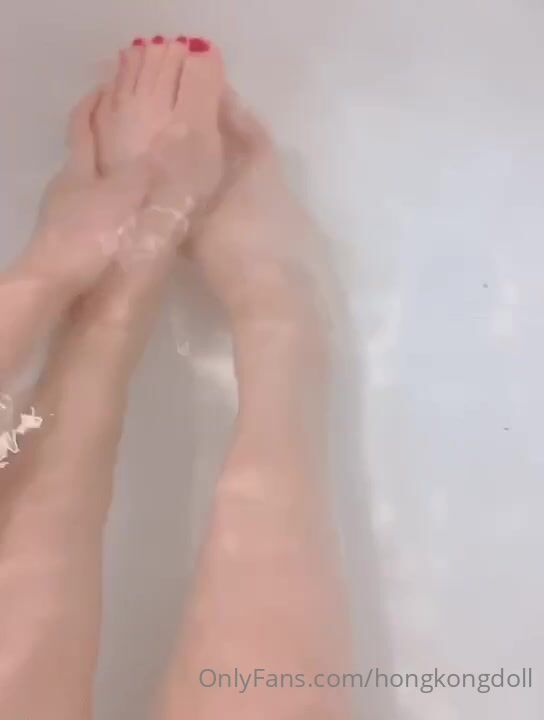 OnlyFans 玩偶姐姐 晨浴}