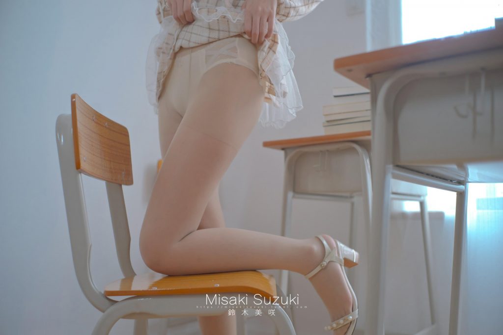 最新极品网红美少女【铃木美咲】最强大尺度新作《小恶魔般挑衅的美少女2》魅惑呻吟 (2)}