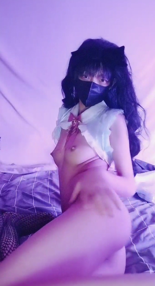蝙蝠侠头套装扮！真实女同激情，穿戴假屌操逼，连体网袜肥臀，后入抽插，轮换穿戴各种互操}