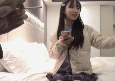 有点初恋感觉的嫩嫩小美女约到酒店脱掉衣服后身材出乎意料的诱人，软软风情揉胸舔穴抽插娇吟感觉很美}