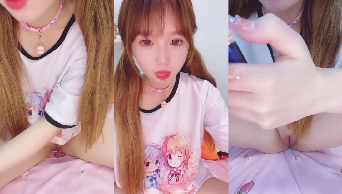 纯欲系卡哇伊小萝莉，说话奶声奶气，无毛超嫩粉穴，翘起美臀掰穴特写，撩起衣服揉捏奶子，一脸呆萌娇喘更是诱人}