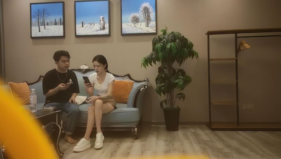 顶级高端外围场，苗条00后女神，清纯初恋脸，小仙女在仙丹加持下到达高潮}