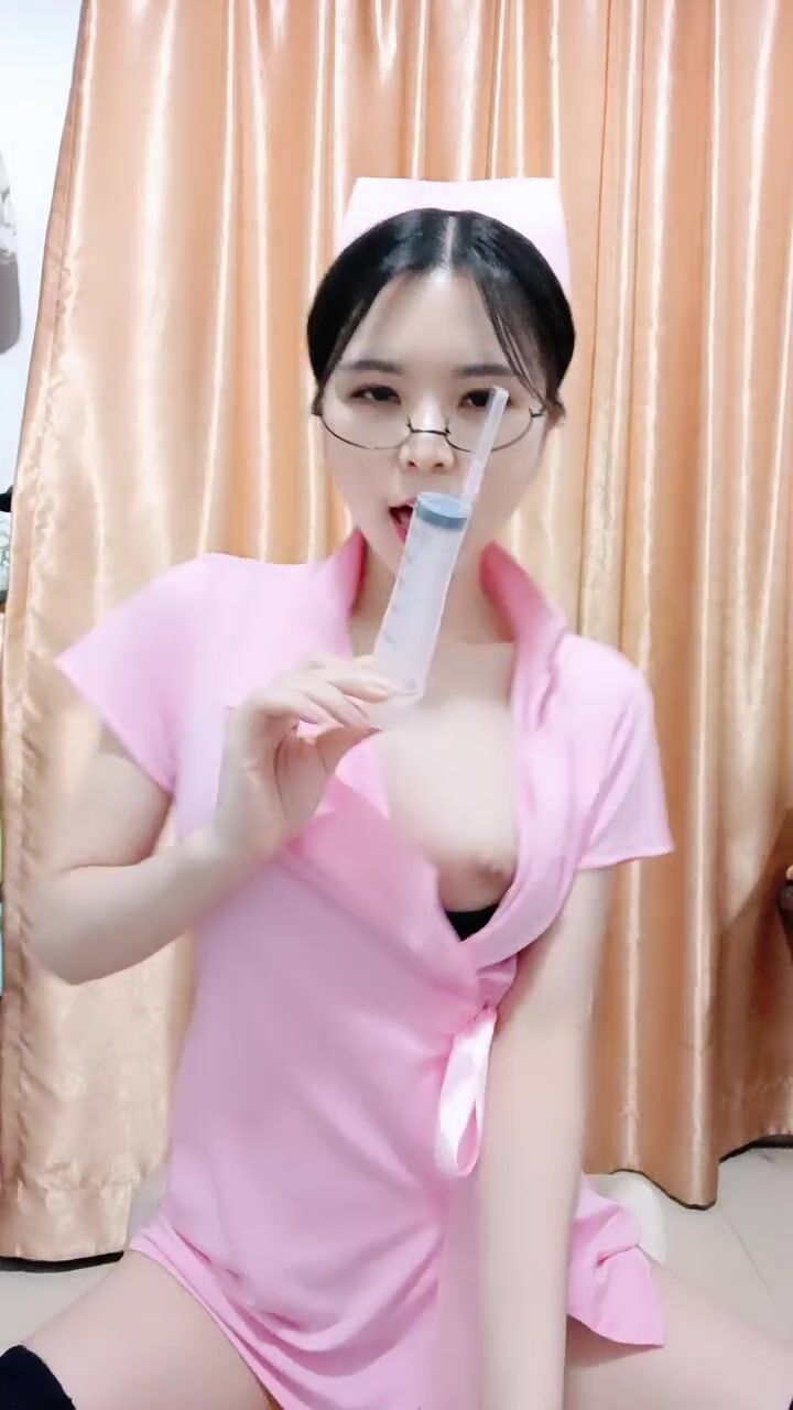 极品眼镜御姐！舞蹈女神！护士长黑丝美腿，叉开双腿电臀，各种姿势极度风骚}
