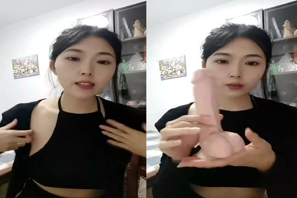 湖南妹子 高颜值清纯9分 极品美乳 阴毛长 阴唇粉 假鸡巴亮出水汪汪}