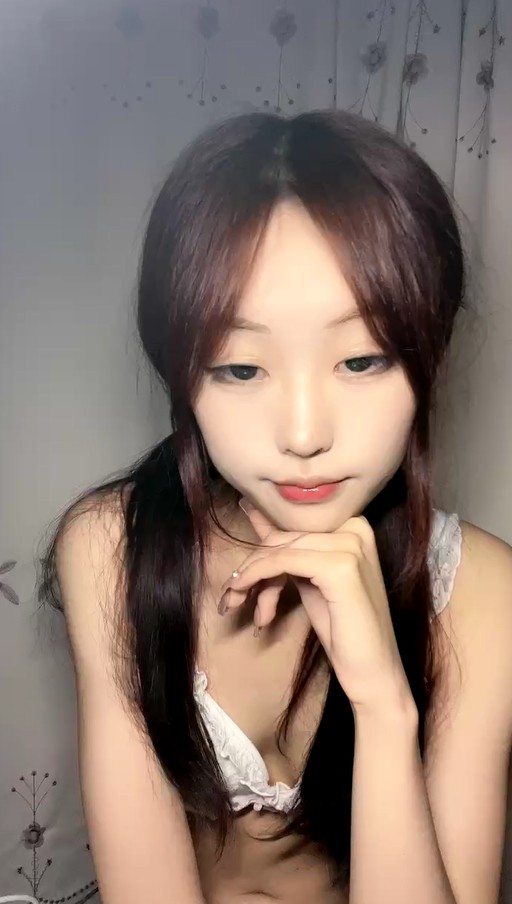 纯欲系天花板美少女！笑起来甜美！脱光光诱惑，贫乳小奶子，掰开微毛紧致小穴，扭动细腰诱人}