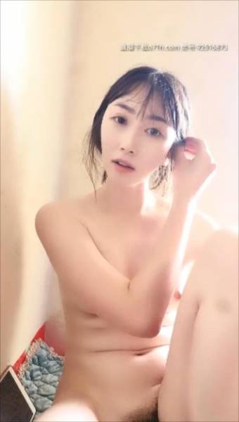 不是山谷丫--清新御姐，粉嫩酮体，因为没有男朋友，所以买了个大黑牛，解决日常性需要，叫床声太可了！}