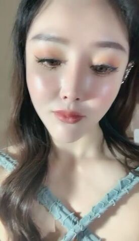 今日刚播，极品美腿非常淫荡，掰开多毛骚逼，洞洞清晰可见，舔弄假屌抽插，揉捏大奶娇喘呻吟}