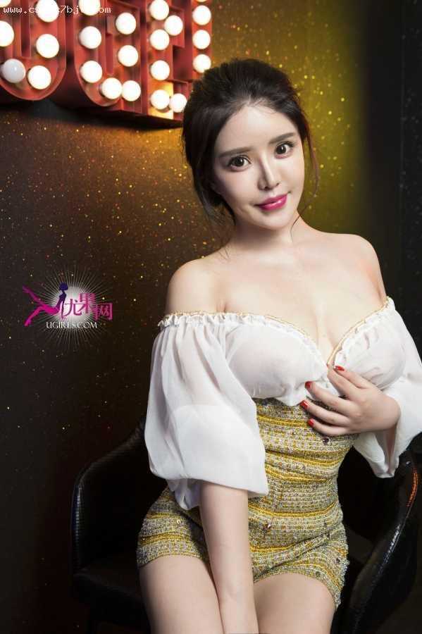【网红小骚货】认真舔屌很享受，扶着JB骑坐抽插，从下往上视角进进出出，无套内射高潮脸浪叫呻吟}
