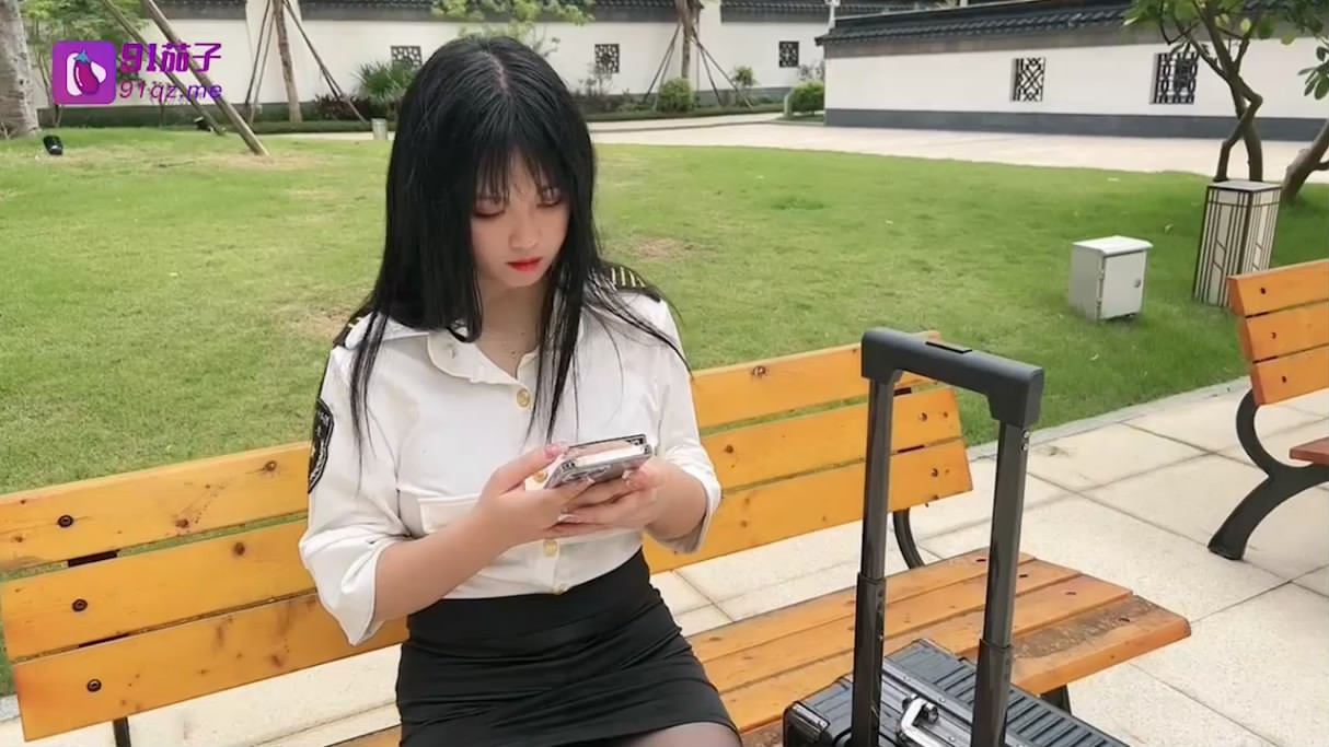 堕落的空姐 下机约炮初体验被胖哥带到高档小区家里啪啪}