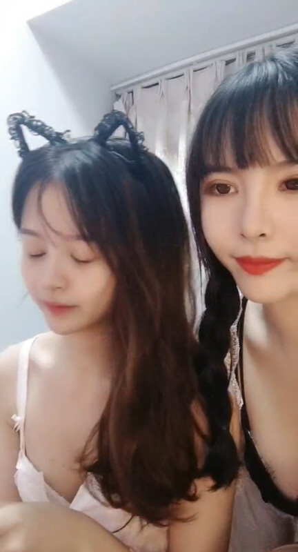 女神颜值姐妹花【无敌兔兔】双女激情，包臀裙红色丝袜 顶级美腿超诱人 道具大屌骑乘插穴}