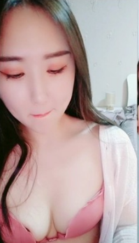 劲爆推荐【朵儿】超骚浪靓丽人妻 身材凹凸有致 魔鬼般诱惑}