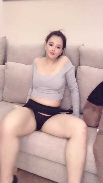 啊.嗯~~强烈推荐！空虚寂寞小妖精，在家独秀妖媚舞姿，等姐夫快点来操一下满足她！}