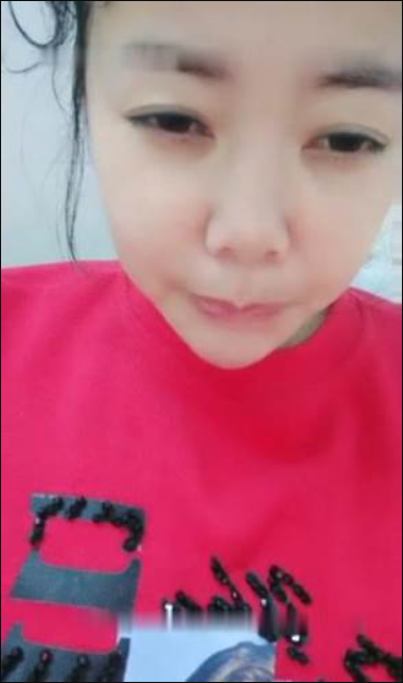 狼虎之年 丰腴少妇背着老公和放假在家的儿偷偷的乱伦 强壮的肉棒才能满足骚痒的逼}