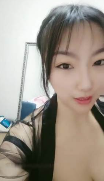 颜值不错粉穴少妇【勾引小哥】口交撸硬上位骑乘自己动，无毛嫩逼最后内射，很是诱惑喜欢不要错过}
