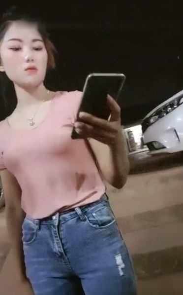 广东修车老司机光头哥《探秘金三角》境外选妃 40万越南盾操了个清纯小妹妹 超TM值}