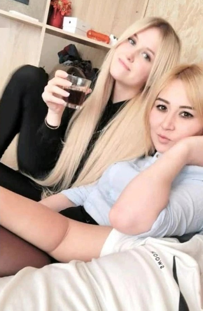 中国小哥大战国外女神，身材超级的棒，粉嫩逼穴特写一根毛也没有，只会说一句中文“操我}