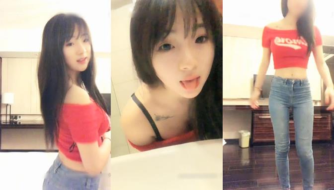 年轻就是粉 可爱清纯的丰满小美女 童颜巨乳的典型 紧身牛仔裤手感极致 该瘦的地方瘦 该翘的地方就翘 后入肥臀}