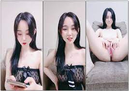 粉奶白皙长相甜美漂亮妹子，性感吊带黑丝扭动美臀，翘起双腿掰穴手指扣弄，再到浴室洗澡湿身诱惑}