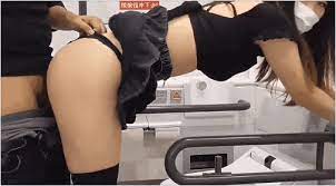 公厕调教啪啪操美腿乖乖女 无套激情抽插 趴下内内穿衣服直接操 爆精内射 拔屌无情}