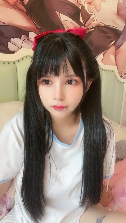 极品小仙女下海，100%心动感觉，掰开粉嫩小骚穴，道具插入呻吟 (4)}