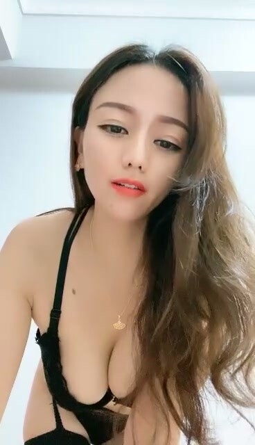 极品美女性感美臀，道具插穴自慰~姿势优美，叫声太骚浪}