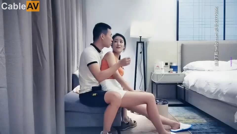 外围约了个颜值不错白衣妹子TP啪啪，舔奶互摸69口交骑乘后入猛操，呻吟娇喘非常诱人}