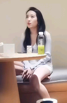 约了个短裤妹子，洗完澡口交舔弄抽插猛操呻吟娇喘}