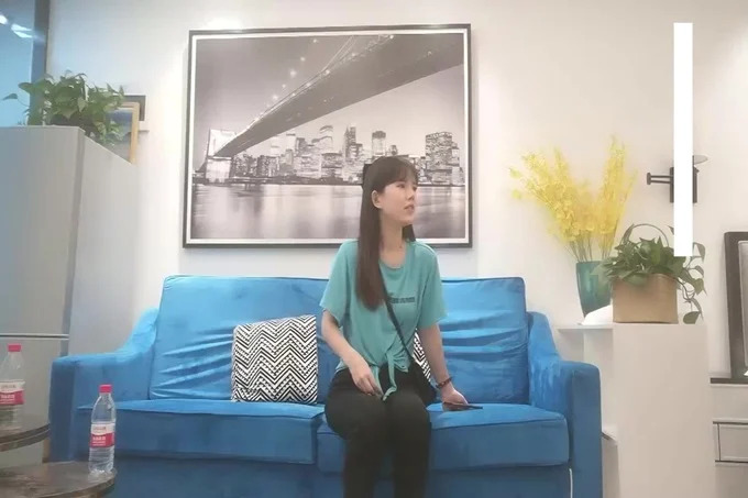 长相清纯极品蓝衣妹子，近距离特写口交上位骑坐大力猛操}