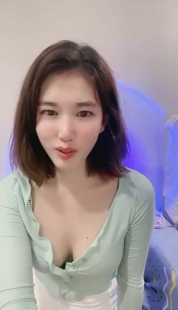 高顏值美女深夜撩騷,細皮嫩肉,人美水好多,自己扣出白漿}