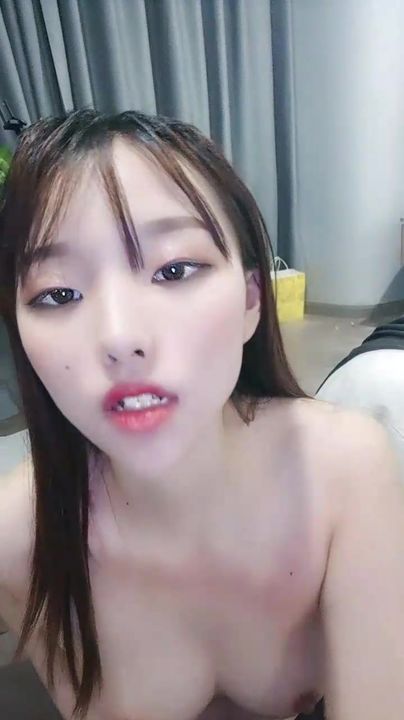 性感苗条长腿妹子和丑男炮友开房啪啪，脱下内裤逼逼抽插烟，皮带绑手骑脸插嘴，翘起屁股后入操的我要我要}