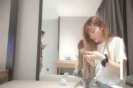 长相甜美挺嫩萌妹TP啪啪，口交舔弄上位骑坐侧入猛操}