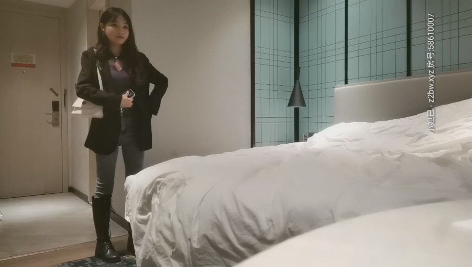 清纯00后美少女，害羞温柔甜美，娇嫩胴体暴力摧残，轻声娇喘格外诱人}