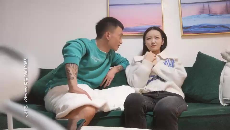 颜值不错妹子沙发啪啪，近距离拍摄口交舔弄翘起屁股大力猛操}