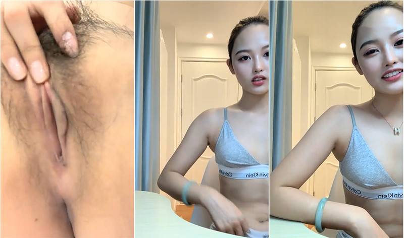 高顔值鄰家小姐姐臊話不斷,我是你的小臊B啊,不斷揉奶子,這粉茓更極品}