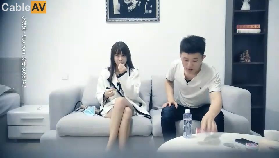 极品颜值甜美萌妹子啪啪，特写掰穴口交舔一半妹子有事走了}