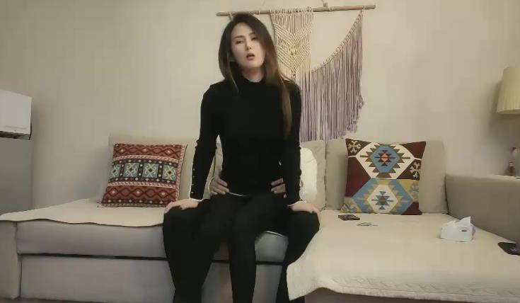 西装性感黑衣妹子啪啪，口交舔弄脱掉内裤掰穴上位快速抽插}