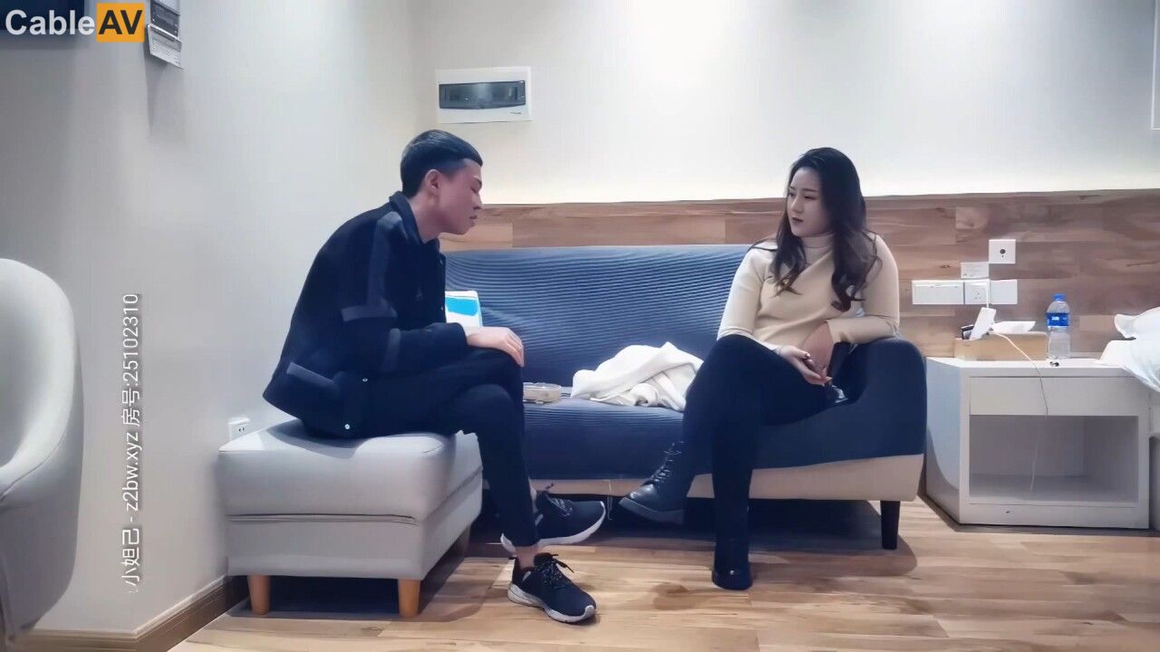 白色外套高颜值妹子，舔奶摸逼特写掰穴自摸骑坐大力猛操}