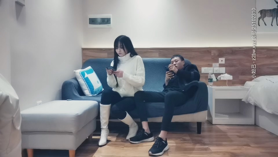 极品外围女神，黑丝情趣近景展示，苗条温柔配合，各种姿势角度完美疯狂啪啪}