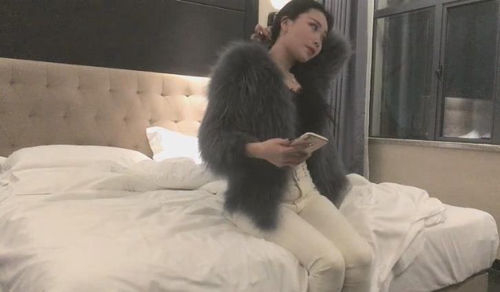 再约极品风骚御姐外围，大长腿淫荡美乳，老汉推车狂干一番}
