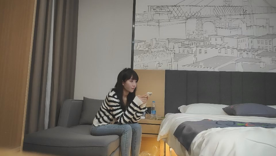 高颜值外围小姐姐，跟小马云唇枪舌战，各种嫌弃，终究颠鸾倒凤，对白有趣看点满满，不可错过}