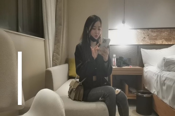 舞蹈系学妹就地过年 出来背着男友兼职 蜂腰翘臀美腿 一顿输出爽到高潮}