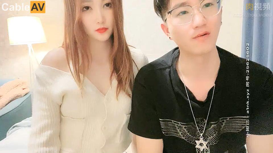 模特学生 在大哥刷礼物要求下干一炮 女神乳头粉嫩 明显脸害羞清纯惹人爱}