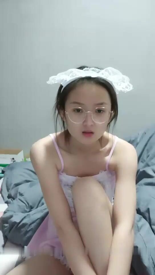 丽颖姐姐新人长相甜美眼镜妹子口交自慰，情趣装深喉口爆翘起大屁股跳蛋塞入}