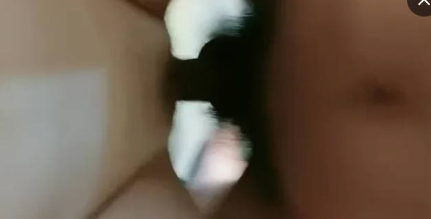 呆萌嫩妹妹！白皙皮肤炮友操逼！大屌磨蹭嫩穴，一下插入猛怼，抱着屁股后入，撞击操的舒服}