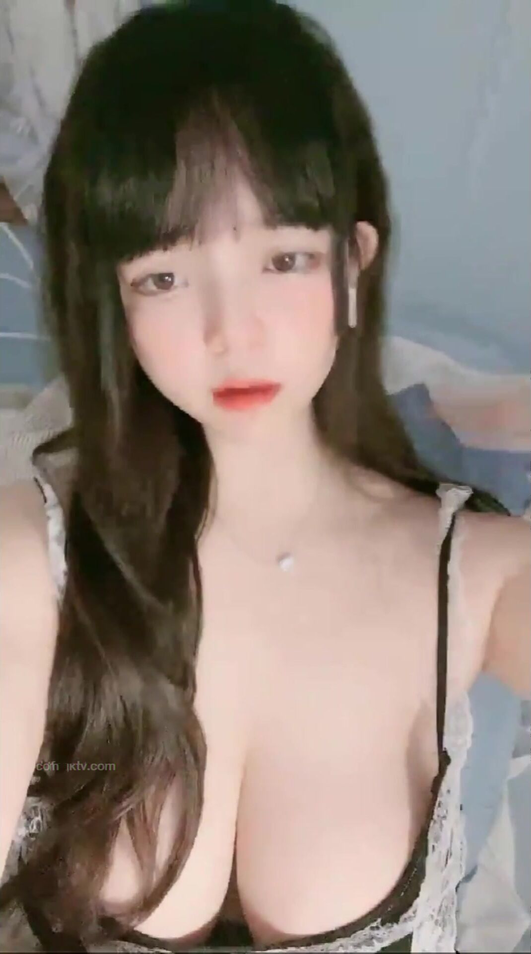 童颜巨乳『肉肉』高价一对一 粉逼蜜臀 白虎馒头逼 激情互动 扒逼特写 扣逼紫薇}