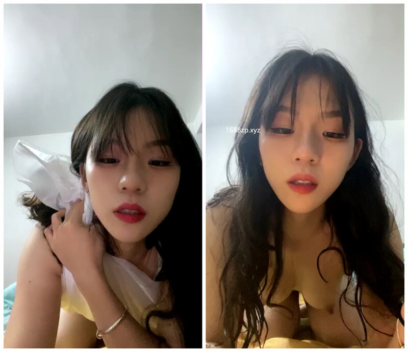 高颜值新人小姐姐！首次收费房！脱光光自摸多毛骚穴，玩多了逼有点黑，笑起来甜美颜值在线}