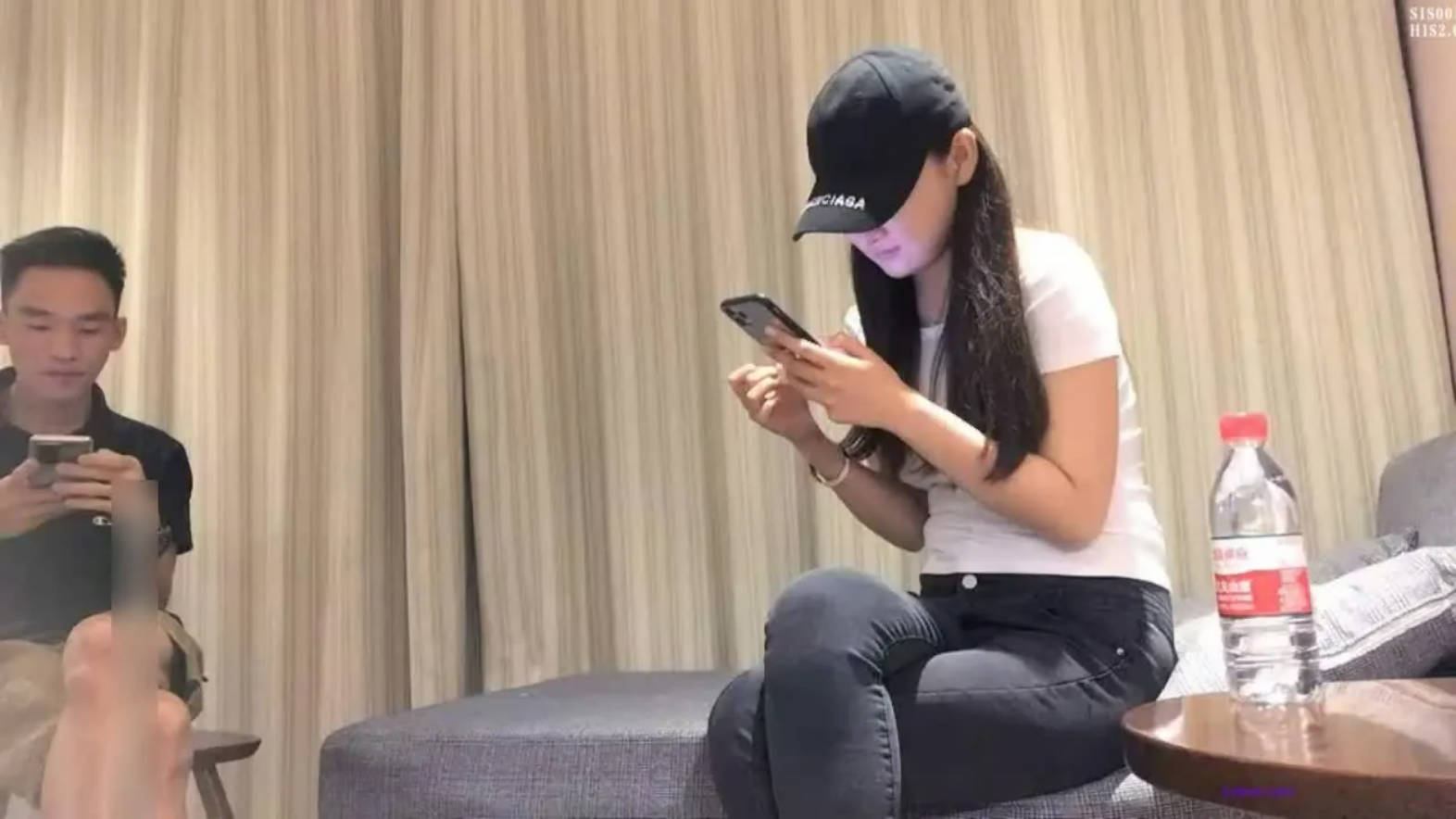 约会紧绷牛仔裤白色上衣性感小姐姐，这身材真是太迷人了，高挑大长腿奶子好大揉捏软软销魂，啪啪猛力抽操【水印】}