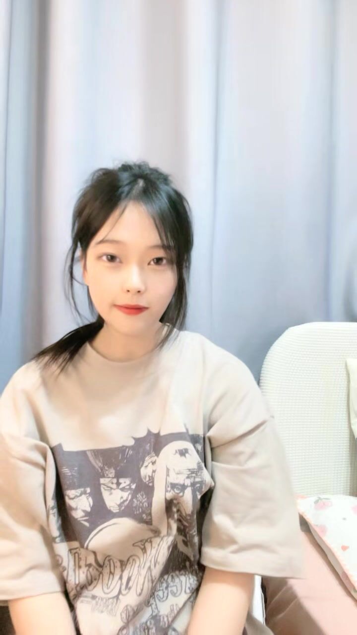19岁师范大学生，青春美少女，完美胴体，人气直接登顶，主打的就是一个粉嫩}