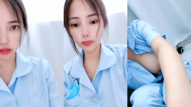 顶级爆乳小护士！9分颜值身材爆炸！撩起衣服，一对豪乳又大又白，翘起屁股多毛骚逼，怼在镜头看菊花}